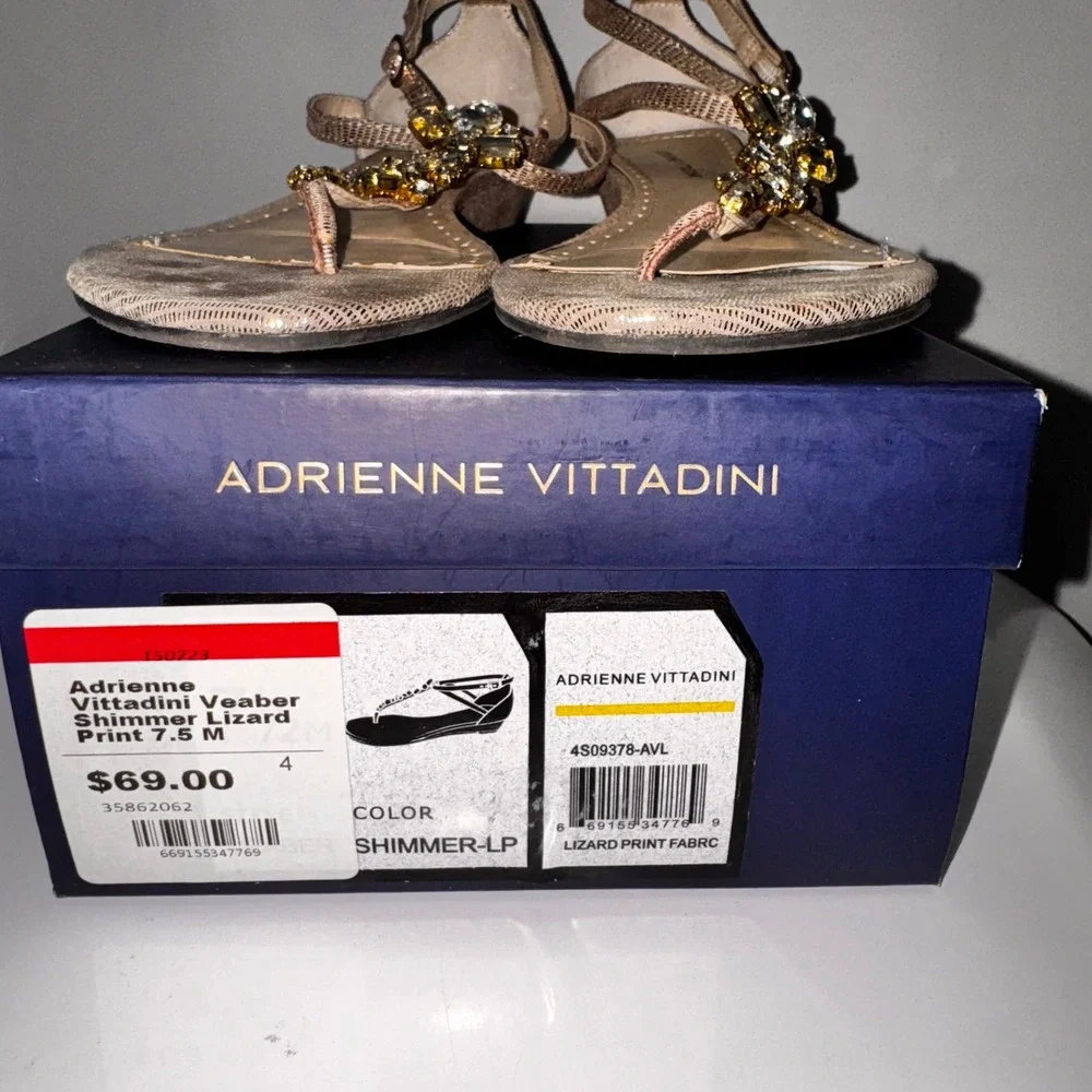 Adrienne Vittadini Shimmer Lizard Print Jeweled Thong Wedge Sandals 7.5 w‎ box